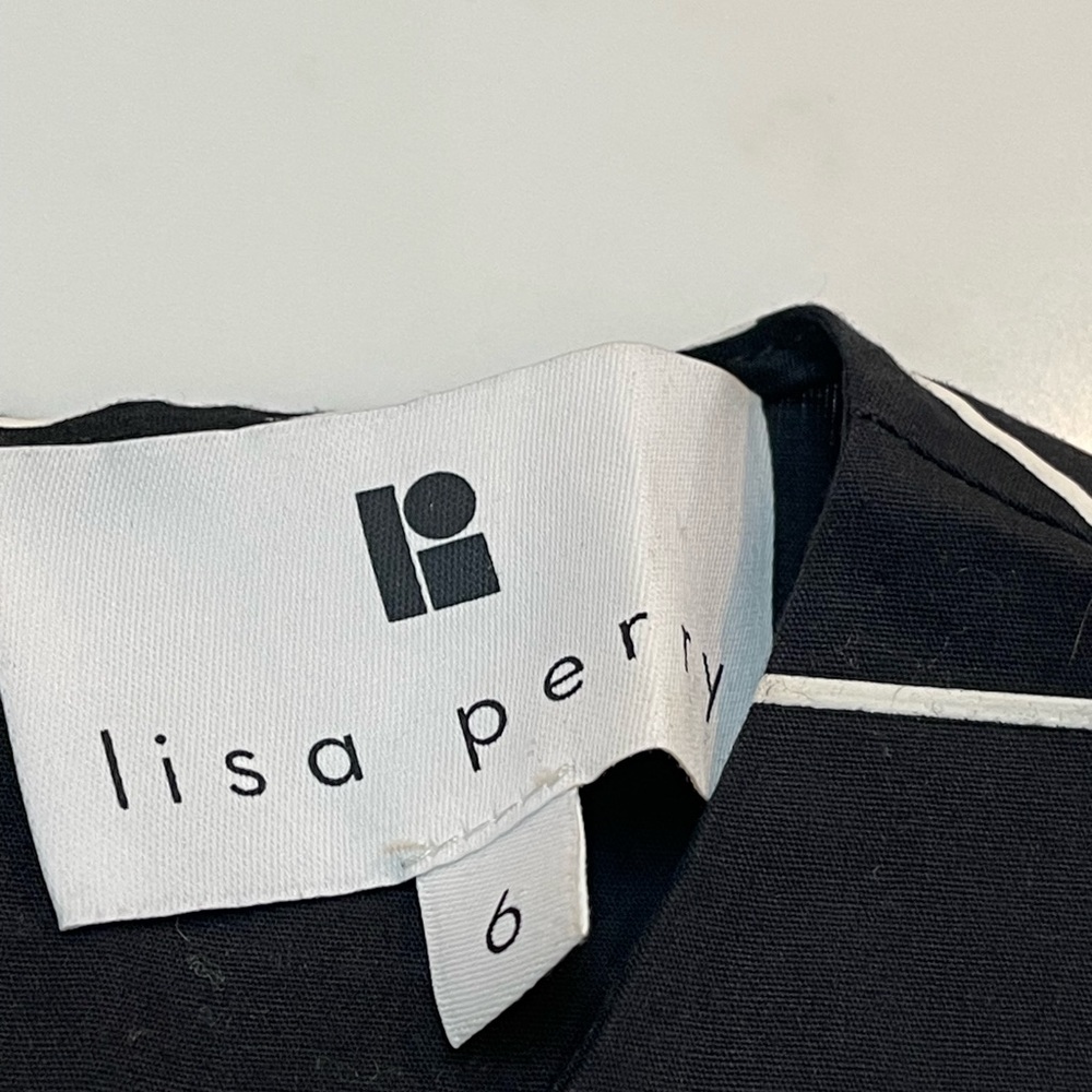 Lisa Perry - Picture 6 of 7